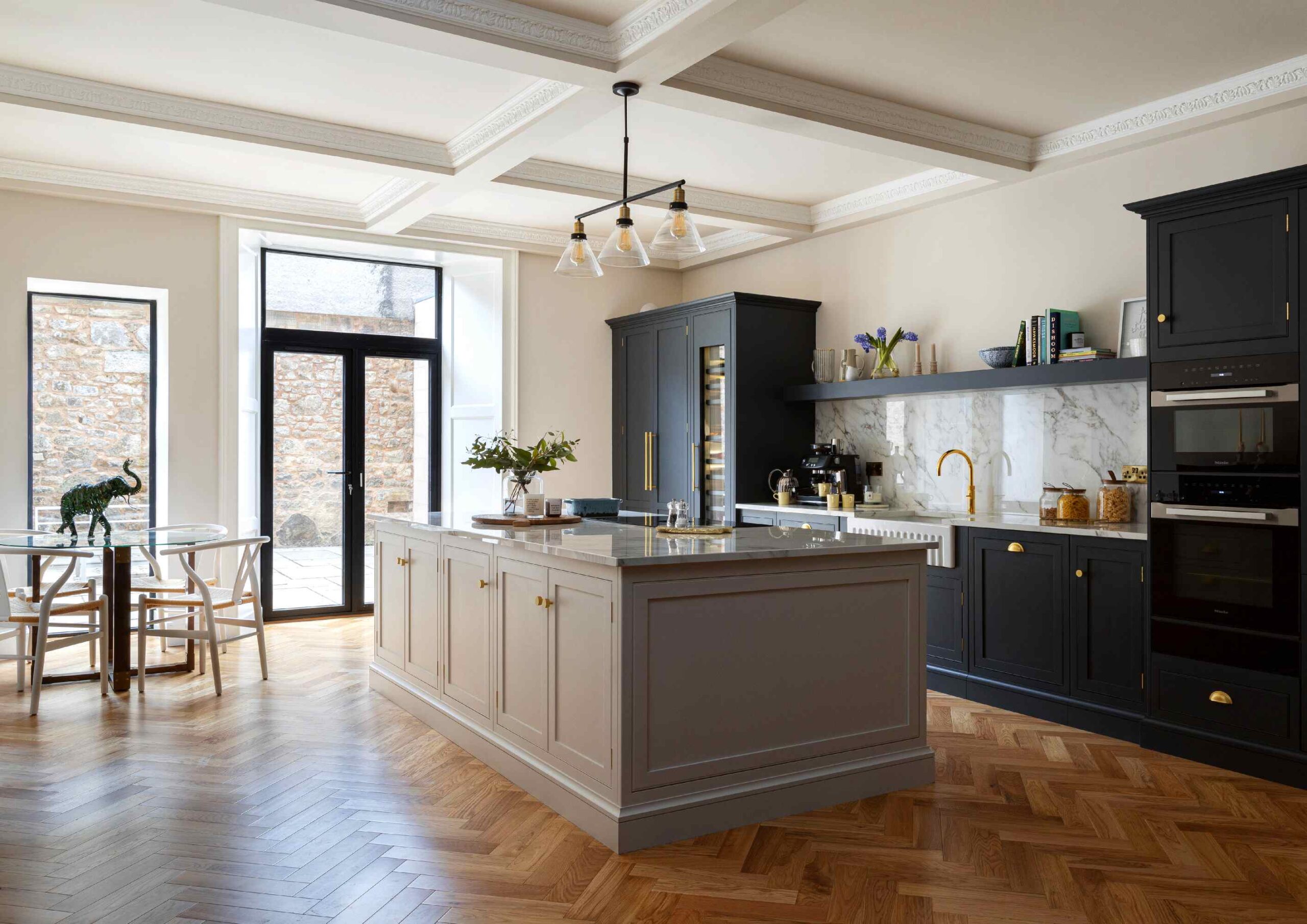 Designer-Secrets-Must-Have-Features-in-a-Luxury-Kitchen-scaled Varesta Mutfak Takımı - Görsel 1